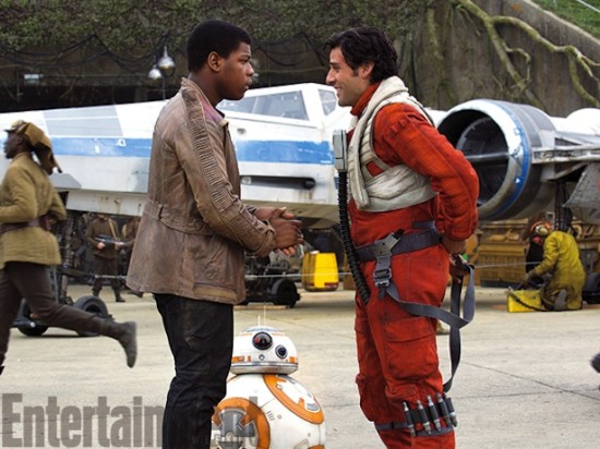 john-boyega-oscar-isaac-star-wars-the-force-awakens